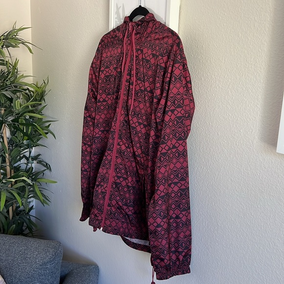 Beautiful Giant Men’s lightweight jacket in red/black - Picture 3 of 12